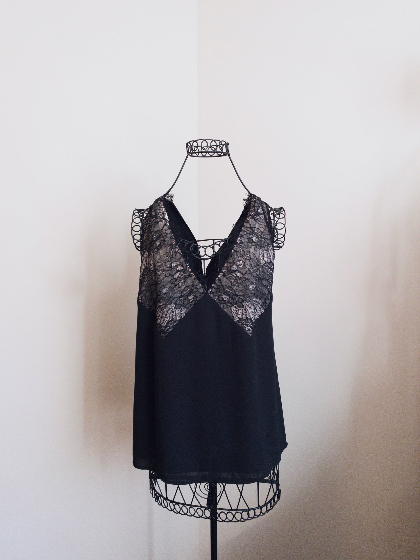 Babaton Lace Sleeveless Blouse (S)